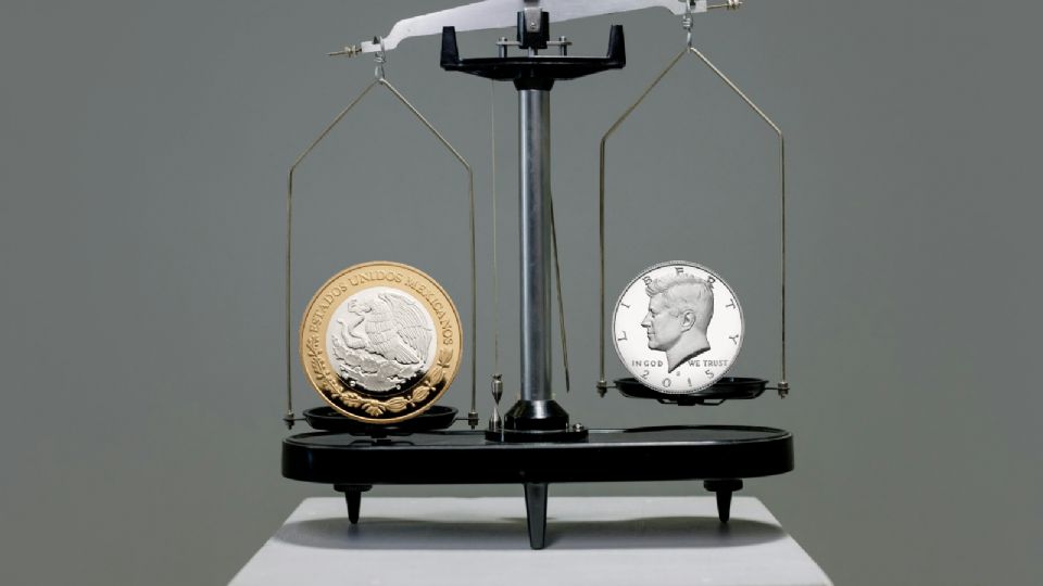 Peso mexicano cierra semana positivo ante el dólar: tipo de cambio 17 de octubre