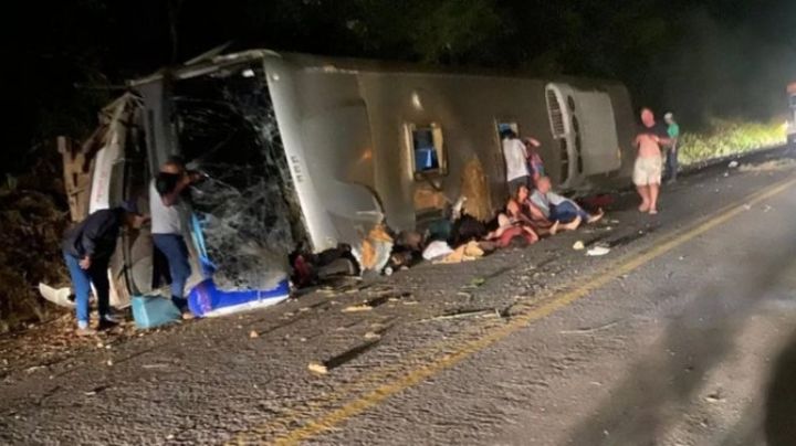 Tragedia en Brasil: autobús pierde el control y vuelca; hay 17 muertos y decenas de heridos