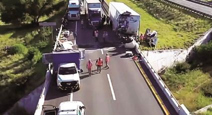 Choques paralizan autopista Monterrey-Nuevo Laredo