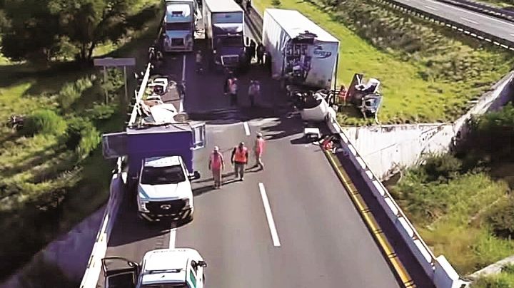 Choques paralizan autopista Monterrey-Nuevo Laredo