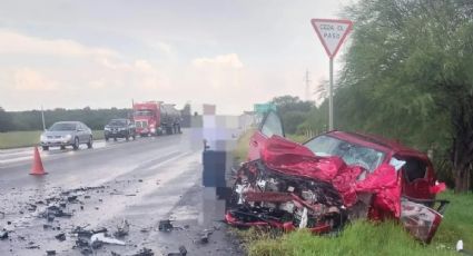 Brutal accidente termina con la vida de cinco personas; dos vehículos se estrellaron de frente