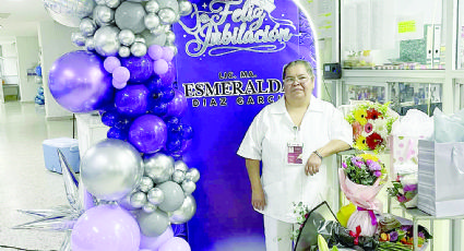 Esmeralda celebra su 'última checada' en el Hospital General