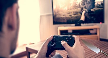 Joven de 19 años mata a puñaladas a su madre; tuvo el cuerpo en su casa mientras jugaba videojuegos