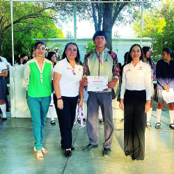 Honra Cobat 01 a estudiantes por ganar en Estatal