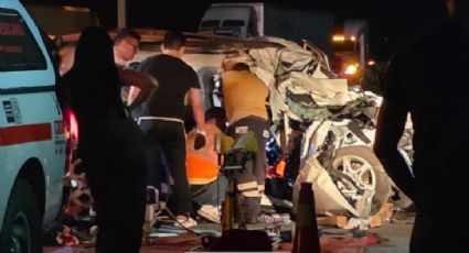 Autopista Monterrey-Nuevo Laredo: tráiler 'aplasta' a pareja en accidente; motociclista también fue víctima