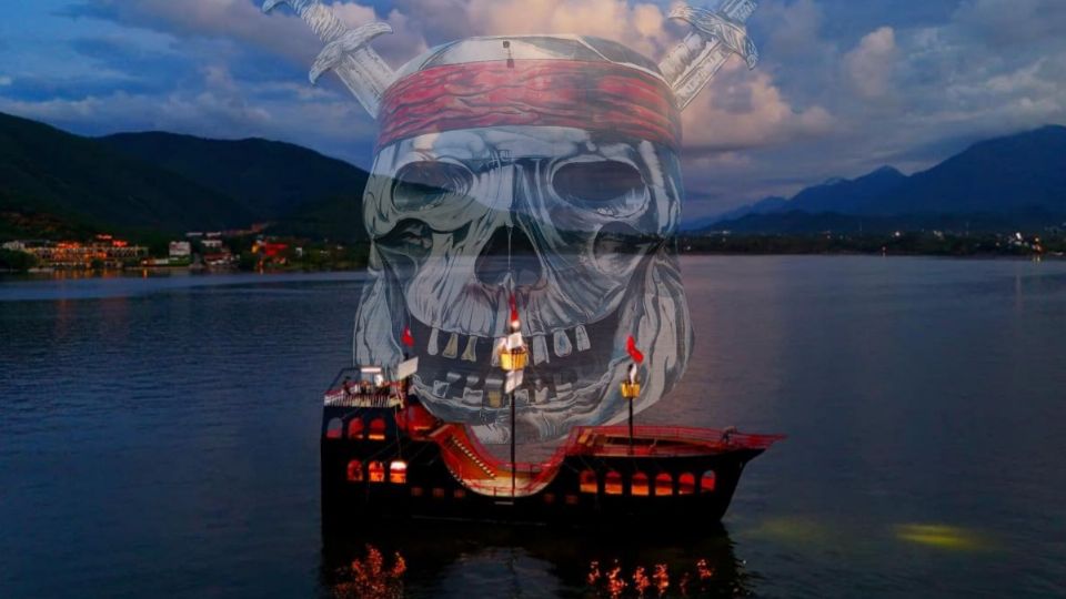 Estrenan nuevo Barco Pirata