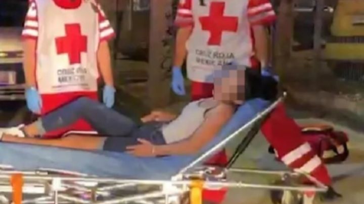 Mujer se lanza de vehículo en movimiento tras discutir con su expareja ; así fue el momento