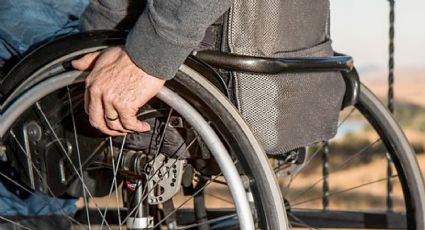 Abuelito, que era cerillito en Chedraui, fallece en su silla de ruedas después de salir de la tienda