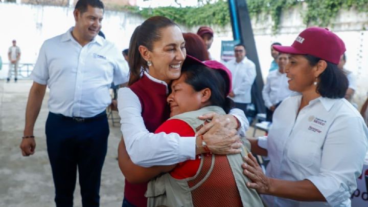 Visita de Claudia Sheinbaum a La Ceiba; supervisa entrega de ayudas tras inundaciones en Xicotepec