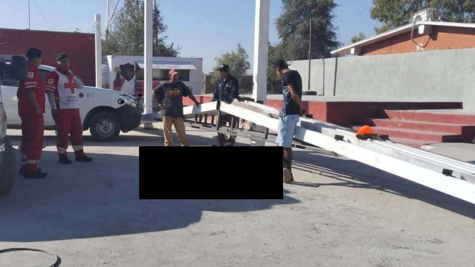 La estructura estaba suelta y se desplomó