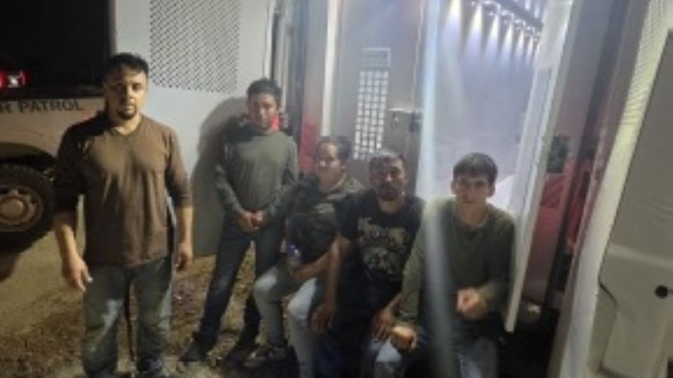 Detienen 5 indocumentados