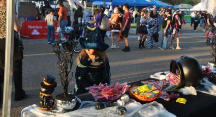Celebran evento de Halloween en Laredo; familias acuden para el tradicional 'dulce o travesura'