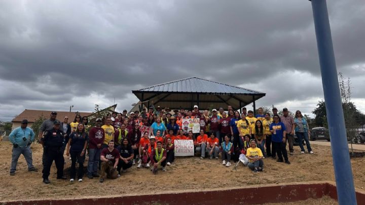Reforestan centro comunitario en Laredo; 47 árboles darán una mejor imagen