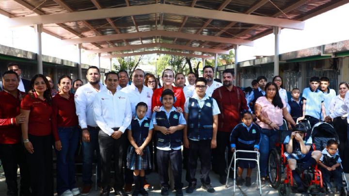 Carmen Lilia Canturosas refrenda compromiso con la educación; entrega obras en escuelas