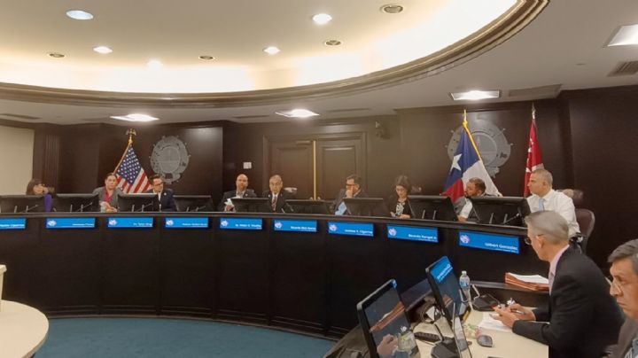 Por miedo a perder fondos estatales, votan para borrar el mural de la calle Victoria