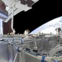 Reportan que satélites de SpaceX emiten transmisiones inusuales, ¿se debe al cometa 3I/ATLAS?