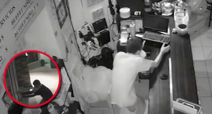 MOMENTO EXACTO en que asaltan con violencia restaurante de comida china | VIDEO