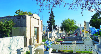 Comienza actividad en panteones de Nuevo Laredo; se espera que 10 mil personas los visiten