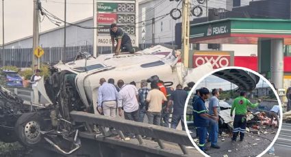 MOMENTO EXACTO en que tráiler cae de puente vehicular; el conductor sobrevivió de milagro