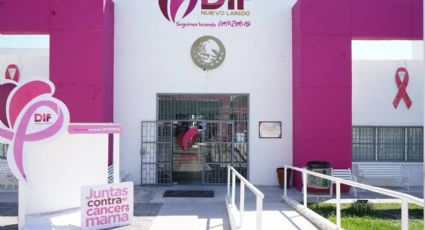 DIF Nuevo Laredo se suma a la lucha contra el cáncer de mama; instalan cabina y lazos gigantes
