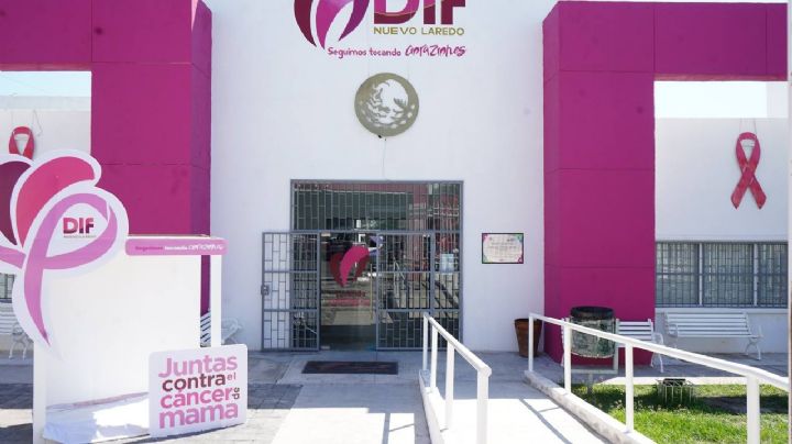 DIF Nuevo Laredo se suma a la lucha contra el cáncer de mama; instalan cabina y lazos gigantes