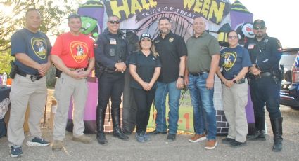 Familias disfrutan de 'terrorífica' diversión junto a murciélagos de verdad en el Halloween del parque Chacon