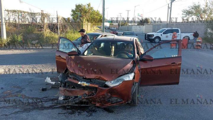 Mujer conduce en sentido contrario y provoca impresionante choque frontal en Nuevo Laredo