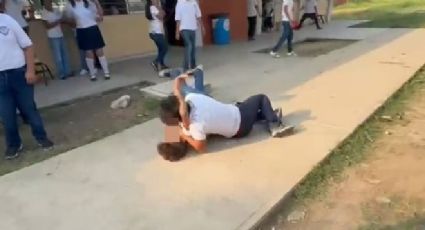 MOMENTO EXACTO en el que estudiantes de secundaria se agarran a golpes; uno terminó en el hospital