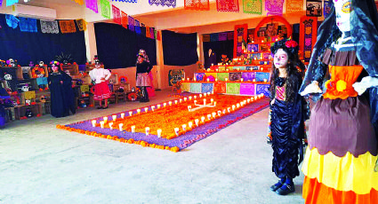 Creatividad, color y tradición: escuelas presumen sus Altares de Muertos a El Mañana
