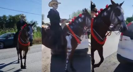 Toñito conquista concurso de catrines en Cadereyta; llegó montando caballo pintado como esqueleto | VIDEO