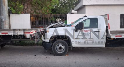 Cafre choca contra camión en la colonia Matamoros y huye del lugar