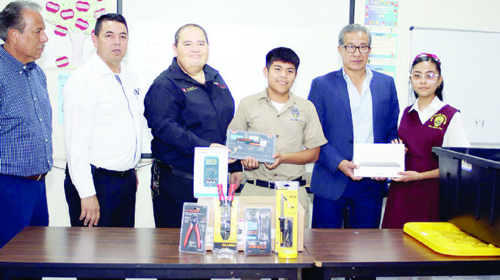 Dan kits de robótica a tres Secundarias de Nuevo Laredo