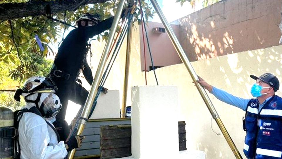 Elementos periciales realizaron el rescate de los restos humanos.