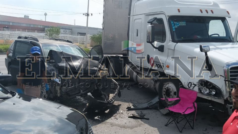 Las mujeres chocaron de frente contra la pesada unidad, conducida presuntamente a exceso de velocidad