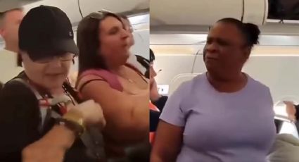 'Lady Avión': mujer bloquea la salida de pasajeros del avión para que su hija salga primero | VIDEO
