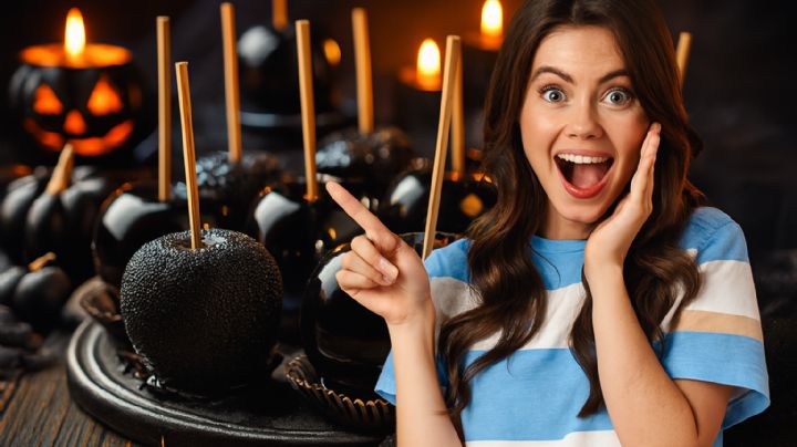 Así se preparan las manzanas negras caramelizadas; el postre más viral de Halloween | VIDEO