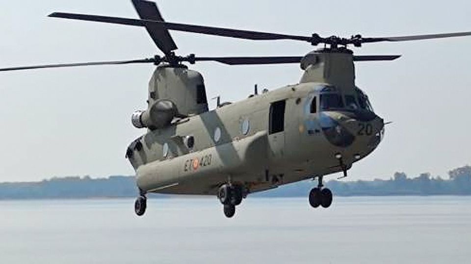 Helicópteros como esta unidad sobrevolaron el área cercana al Río Bravo.
