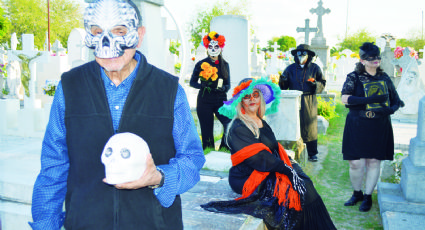 Calaveritas Literarias de El Mañana desde el Panteón Antiguo Municipal