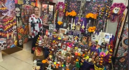 Profesora jubilada de Laredo convierte su hogar en altar y panteón por el Día de Muertos
