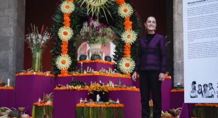 Dedican ofrenda de Día de Muertos a mujeres indígenas en Palacio Nacional