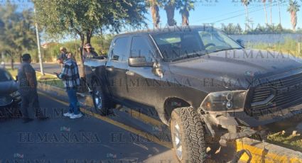 Nuevo Laredo: padre lleva a sus hijos a la escuela; sufre fuerte choque y volcadura en avenida Reforma