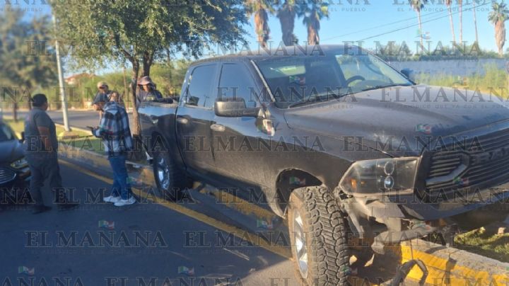 Nuevo Laredo: padre lleva a sus hijos a la escuela; sufre fuerte choque y volcadura en avenida Reforma