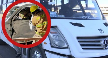 Camión urbano se pasa el rojo y choca brutalmente contra camioneta; hubo heridos