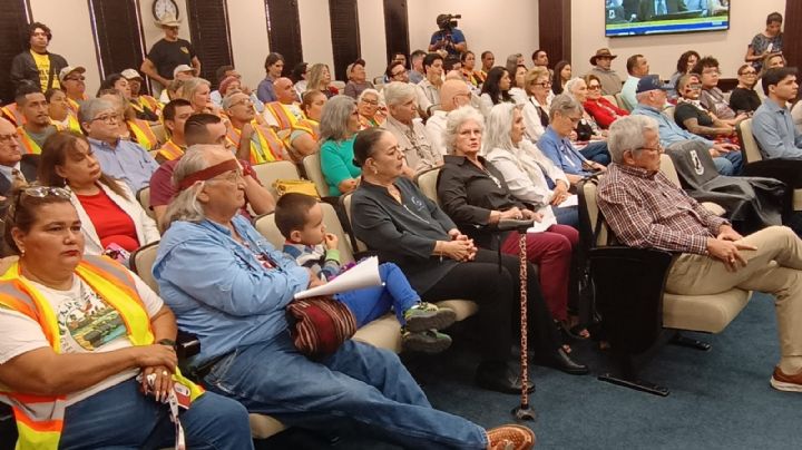 Exigen a cabildo de Laredo ¡No al muro!; habría una encuesta pública