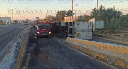 Aparatoso accidente en Carretera Nacional; tráiler se vuelca y deja dos lesionados en el km 12