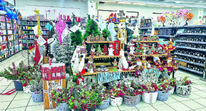 Comercios de Nuevo Laredo se 'tapizan' con artículos navideños