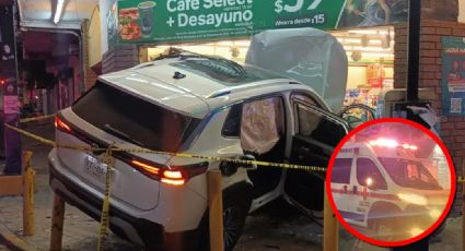 Aparatoso choque en Monterrey: abandonan camioneta recién salida de agencia tras estrellarse