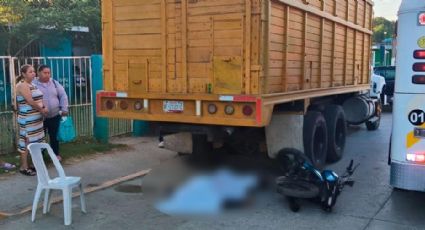 Distracción mortal: motociclista termina muerto bajo un camión en Tamaulipas; solo volteó un segundo