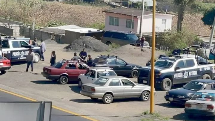 Asaltantes de carreteras y policías se enfrentan a balazos en autopista; muere un agente