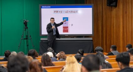 Expertos en economía imparten conferencias en la UAT